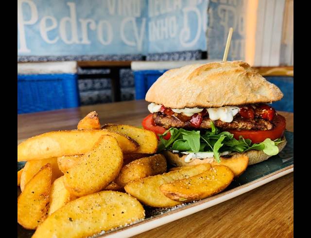 365M² RESTAURANT FOR SALE IN HERMANUS CENTRAL